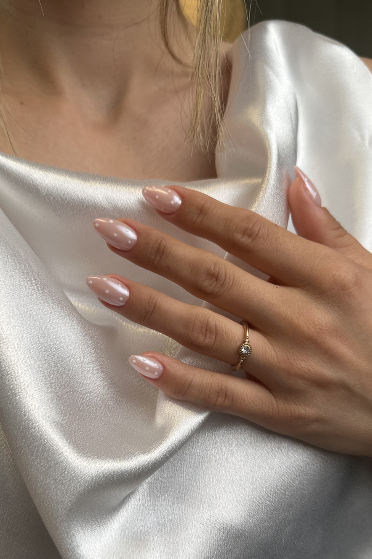Wedding Dots Look – Gel Polish Look von Nailster