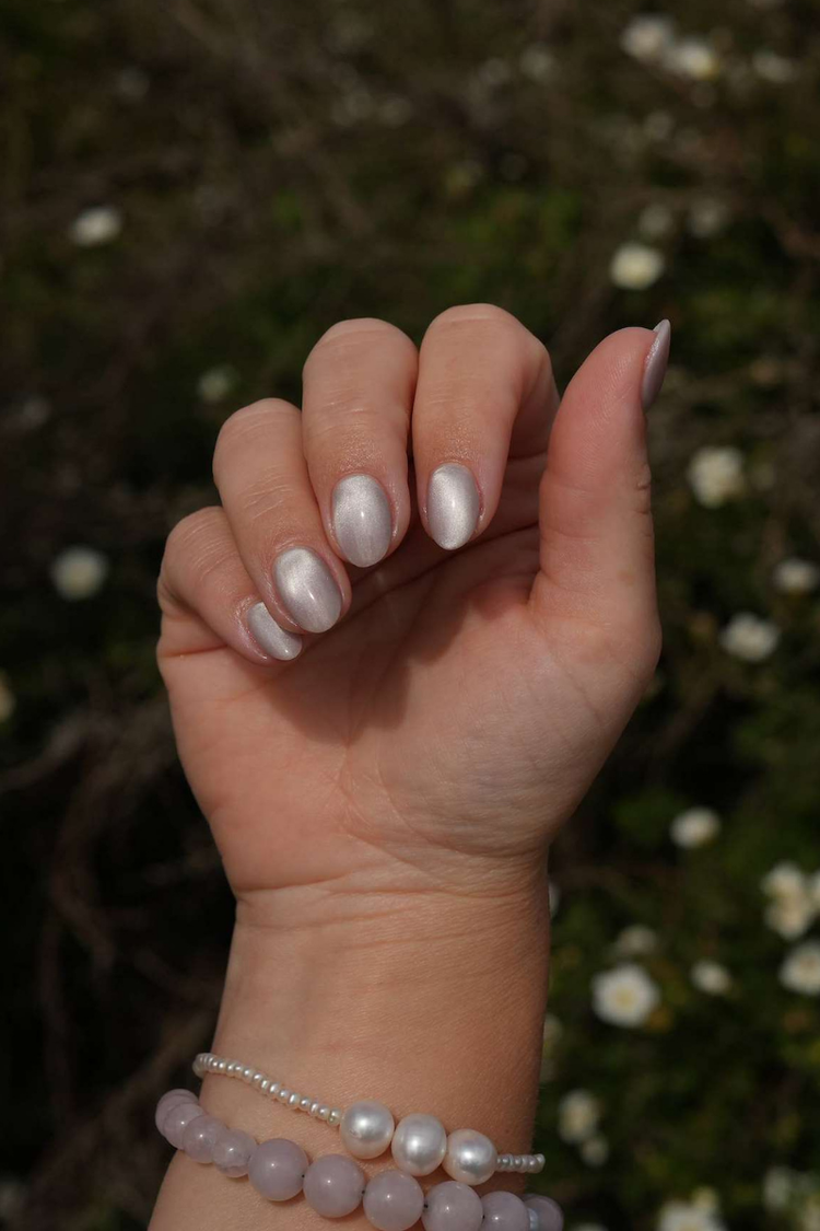 Moon Cat Eye · 550 – Gel Polish Cat Eye von Nailster, Bild 3