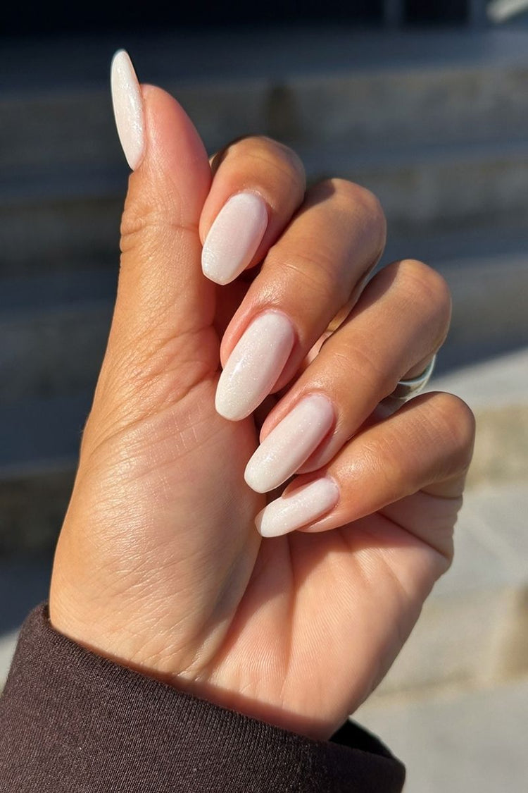 Kissed by Light · 574 – Builder Gel von Nailster, Bild 3