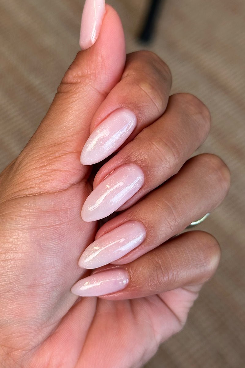 Delicate Shimmer · 477 – Liquid Builder Gel von Nailster, Bild 4