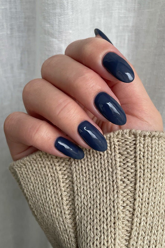 Stormy Grey  · 203 – Gel Polish von Nailster, Bild 3